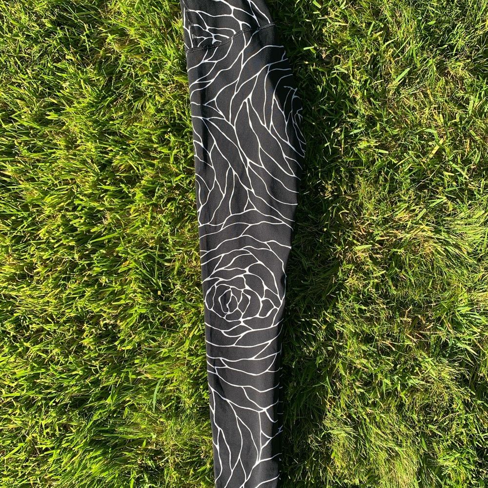 Lululemon Rose Pattern Aligns - image 2